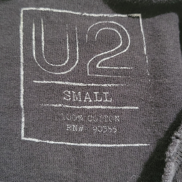 U2 Experience & Innocence Tour 2018 Graphic T-shirt Size Sm Distressed Band Rock - Picture 13 of 13